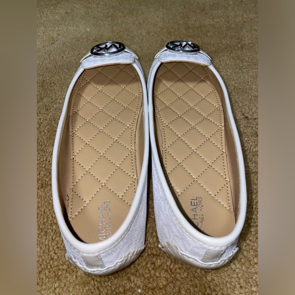 MICHAEL MICHAEL KORS WITHE FLATS. - Picture 11 of 16
